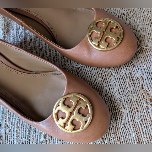 Tory Burch Benton closed toe wedges - Picture 2 of 4